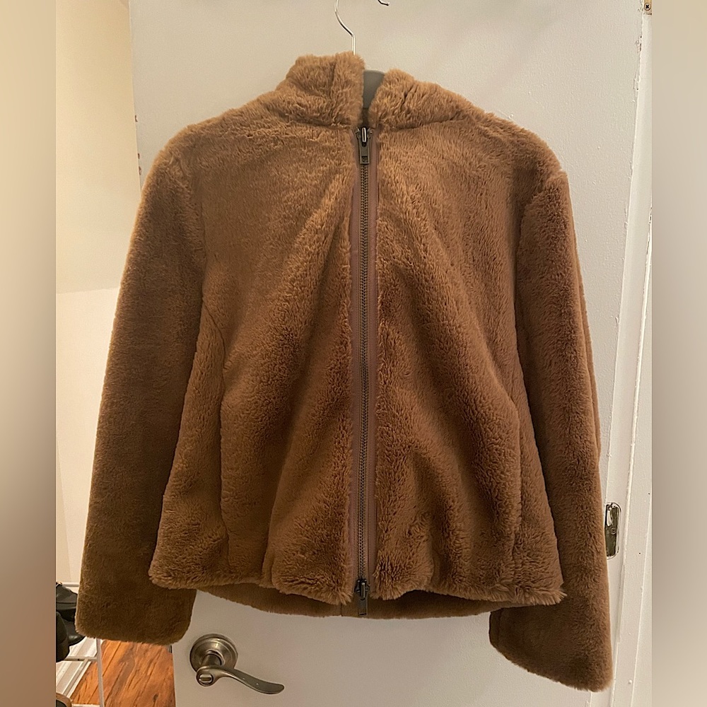 Vince Faux Fur Camel Jacket Size Small NEVER WORN